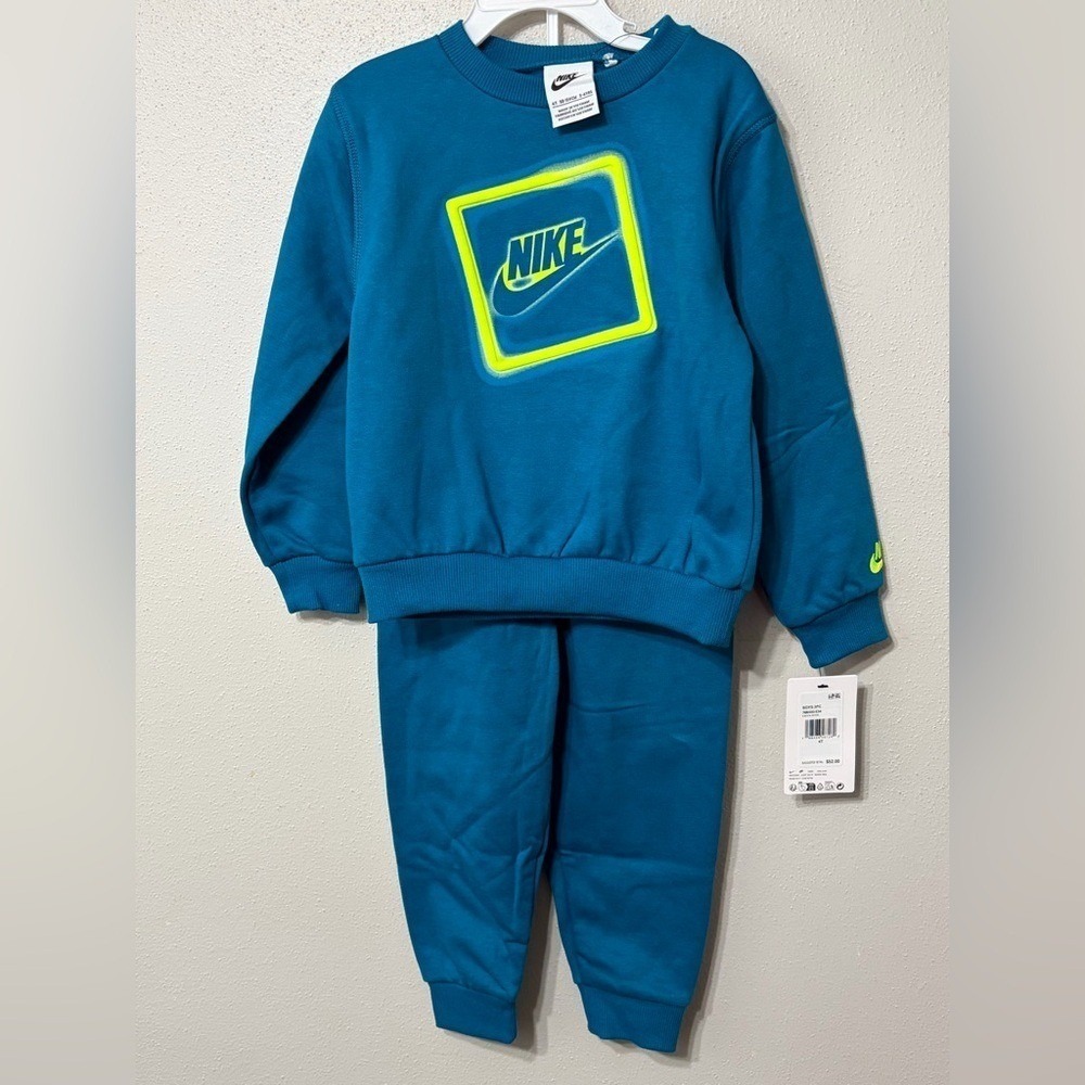 Nike Boy's Teal and Yellow Kids                 2-Piece Set
